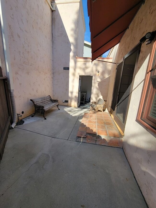 Building Photo - BEAUTIFUL 4BD - 3BA SINGLE STORY HOUSE WITH PRIVATE LAUNDRY AND DETACHED 2 CAR GARAGE