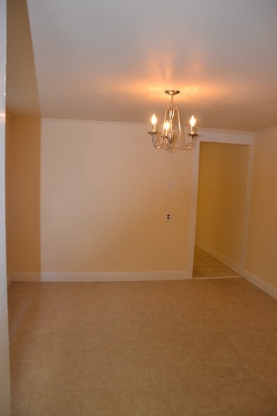 dining area - 272 Audubon St