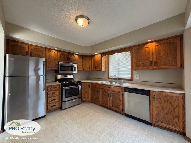 Building Photo - 5642 Royal Oaks Dr