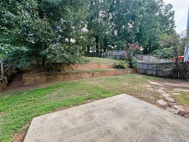 Building Photo - 3399 Benthollow Ln