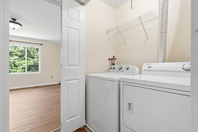 Building Photo - 1322 Hazel Nut Ct