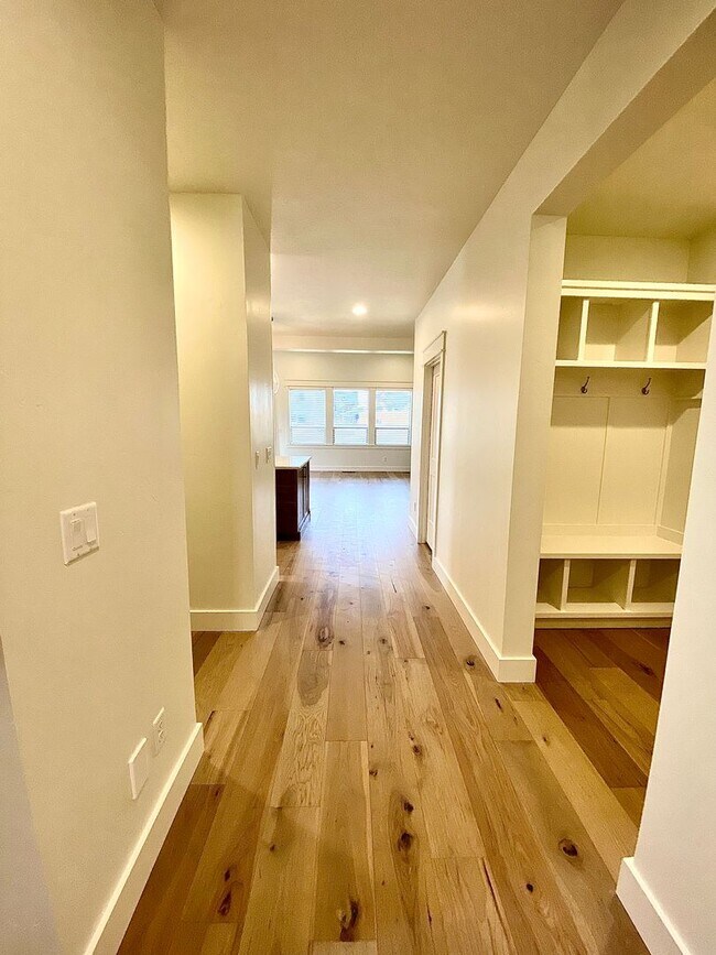 Building Photo - Beautiful Custom 6 Bedroom (2 Primary Bedrooms!) +Office located in NW Meridian