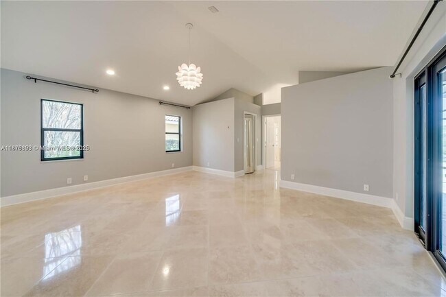 Building Photo - 1180 Manor Ct