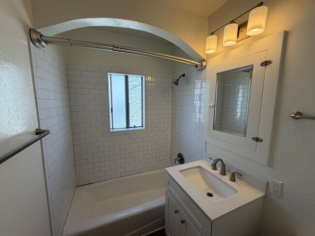 Building Photo - 749 Belmont Ave