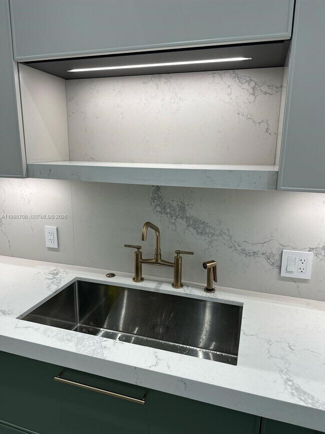 Building Photo - 737 Crandon Blvd