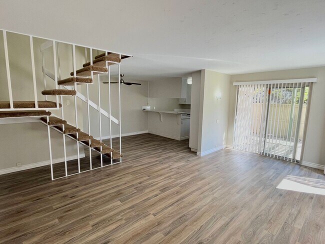 Building Photo - Upgraded 3 Bed 1.5 Bath Condo in Mira Mesa