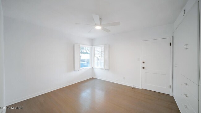 Building Photo - 1815 E Waverly St