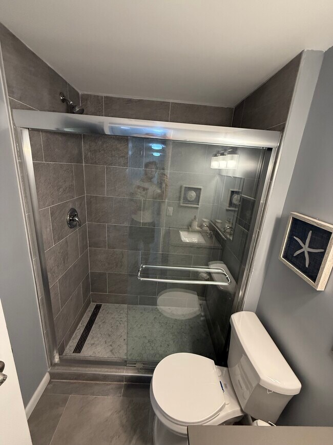 Building Photo - 24325 Detroit Rd