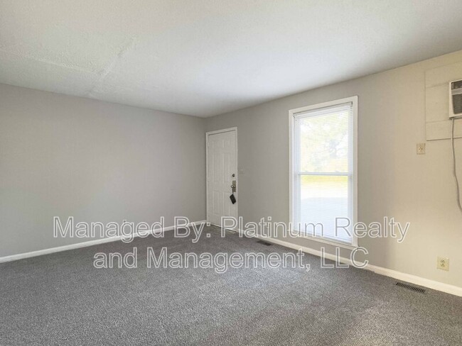 Building Photo - 1436 McCan Dr
