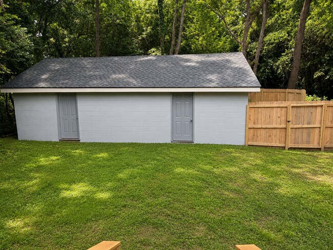 Building Photo - 542 Elm St