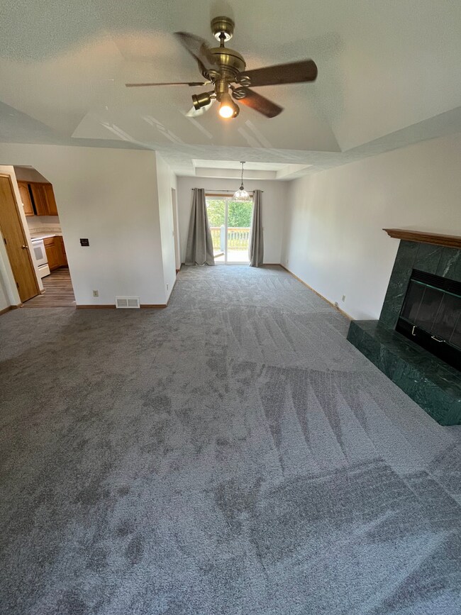 Building Photo - 4-Bedroom Plattsmouth Home with Lake Access!!