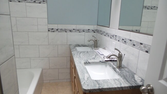 Building Photo - 433 S Kimball St