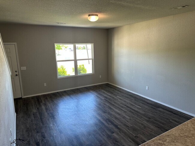 Building Photo - Available Now!  Spacious 5-Bed, 3.5-Bath Corner-Lot Home in West Fayetteville