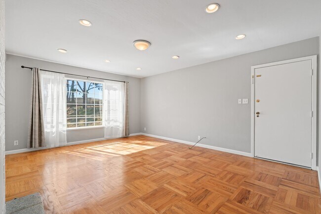 Building Photo - 101 Cerro Dr