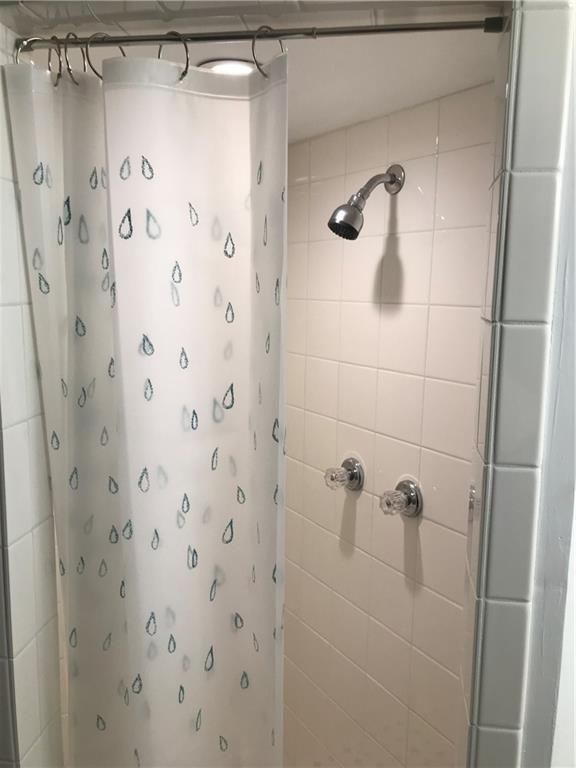 Building Photo - 16 W Thatcher St