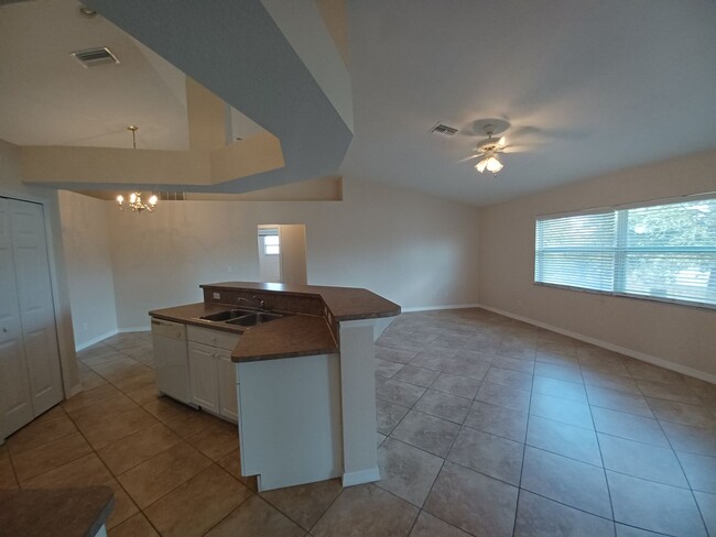 Building Photo - 3303 SW 8th Ct
