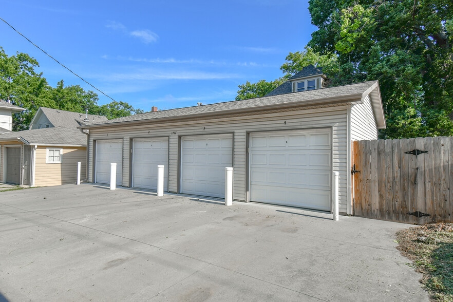 Garages - 1717 D St