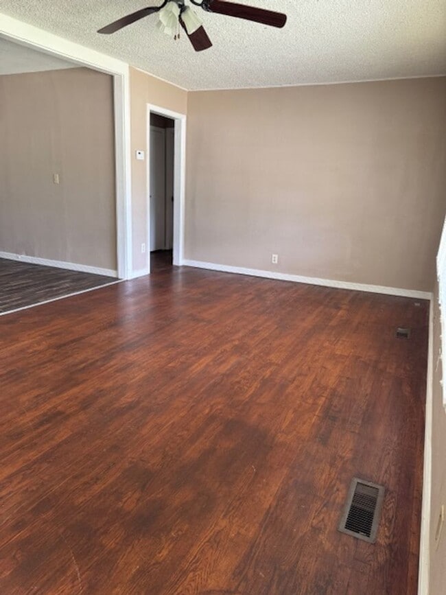 Building Photo - 1672 S Maple Ave