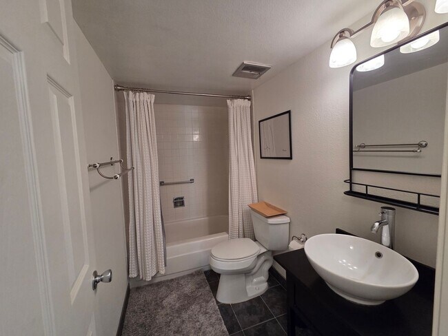 Building Photo - Beautiful 2 Bed/2 Bath Condo in Scottsdale...