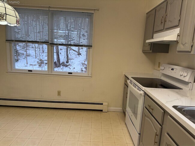 Building Photo - 17 Intervale Ave