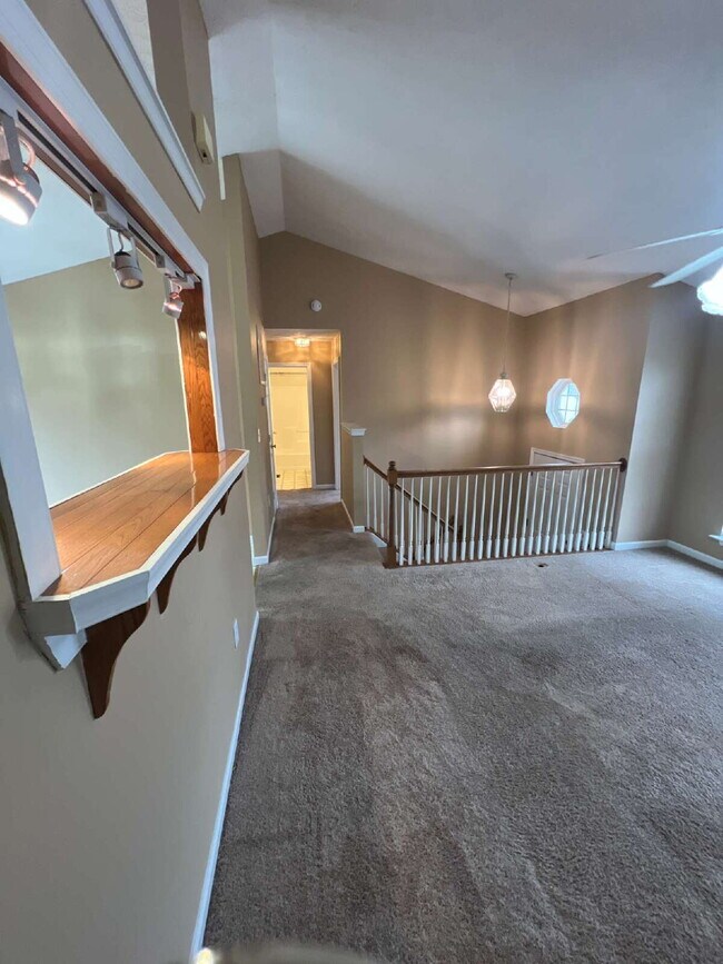 Building Photo - Split foyer home in Lancaster Gate with 3 bedrooms and 1 bathroom. 2 Bedrooms and Bathroom Upstai...