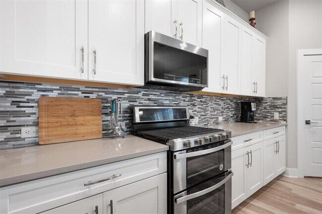 Building Photo - 2212 Prairie Oaks Dr