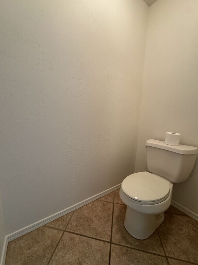 Building Photo - For Rent: 3-bedroom, 2-bathroom home in Barkley Ranch