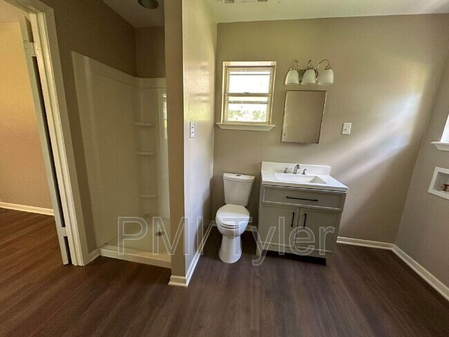 Building Photo - 2007 Bradshaw Dr