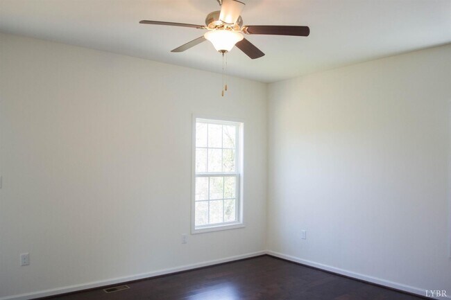 Building Photo - 105 Red Maple Ct