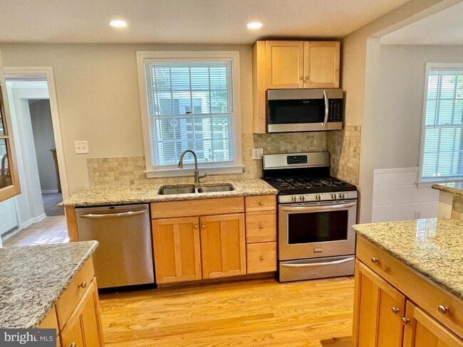 Building Photo - 705 Pomona Ave