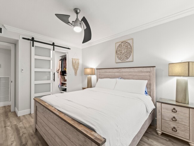 Building Photo - 9001 Jacaranda Ln