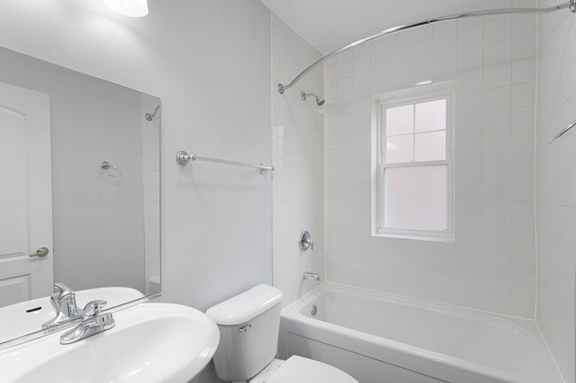 Building Photo - 7724 N Ashland Ave