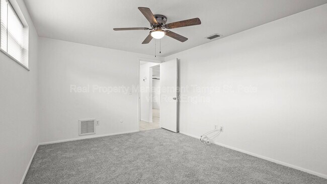Building Photo - 613 Lyndhurst St