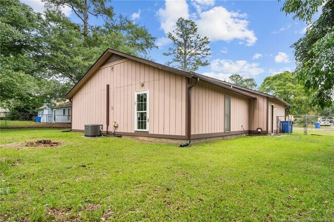 Building Photo - 920 Inglewood Ln