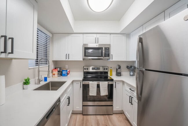 Building Photo - 8570 E McDowell Rd