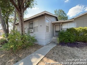 Building Photo - 2000 W Mistletoe Ave