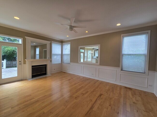 Building Photo - 217 Lexington Ct