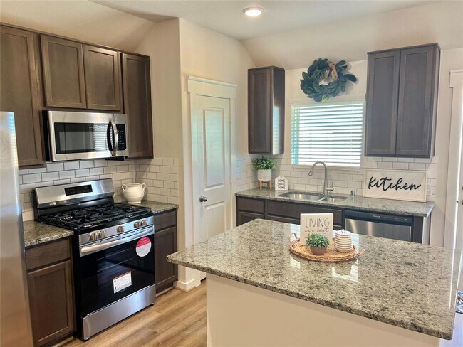 Building Photo - 7534 Coral Ter Dr