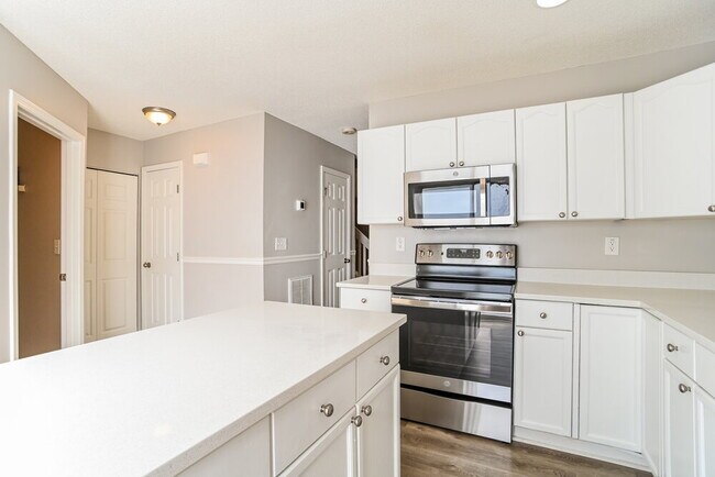 Building Photo - 5966 Cougar Ln