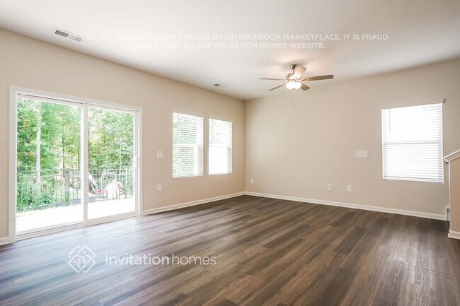 Building Photo - 827 Holiday Pk Ln
