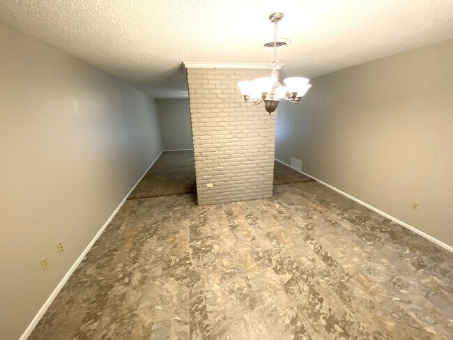 Building Photo - 9818 Jordan Ave