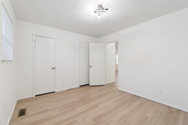 Building Photo - 1033 Mabel C Fry Blvd