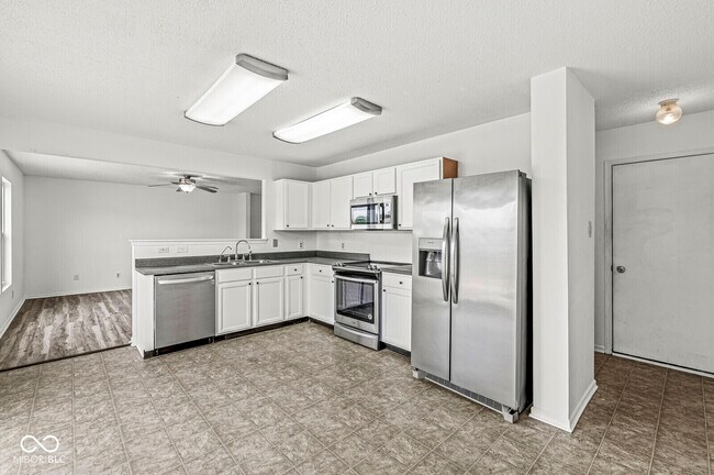 Building Photo - 7928 States Bend Dr