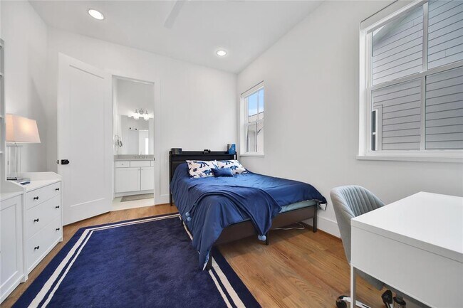 Building Photo - 806 Detering St