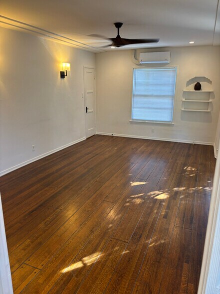 Building Photo - 458 1/2 N Orange Grove Ave