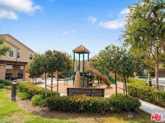 Building Photo - 68 Revell Cir