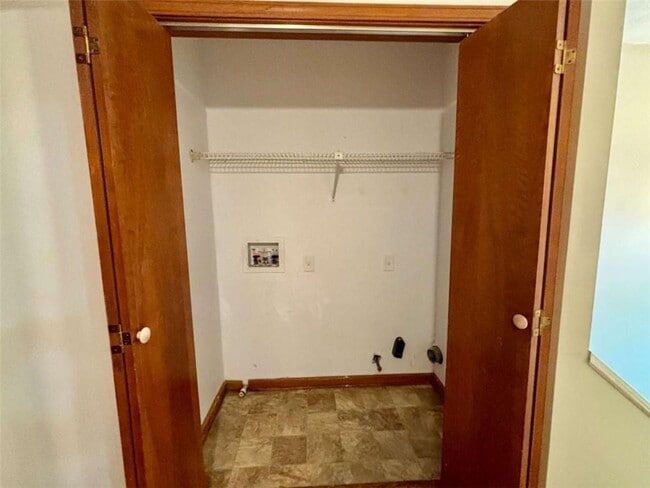 Building Photo - 666 Stratford Green