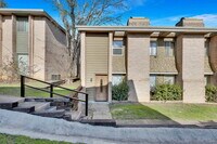 Building Photo - 2705 Northeast Dr