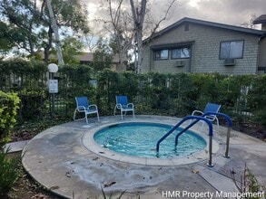 Building Photo - 2 Bed / 2 Bath Condo Near Claremont Village