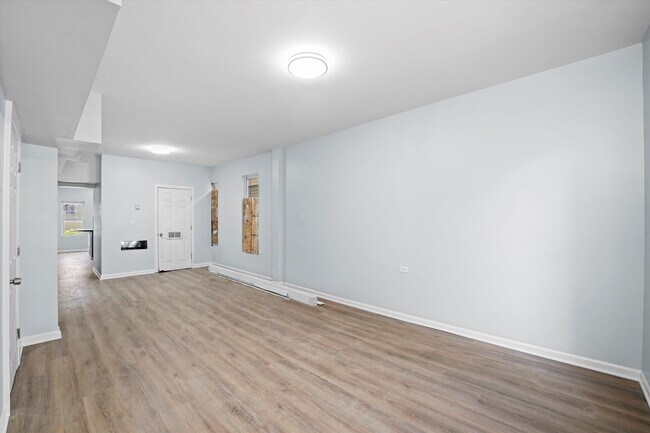 Building Photo - 2230 W 24th St